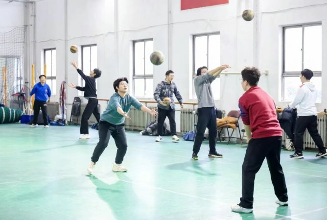 凝聚奋进力量