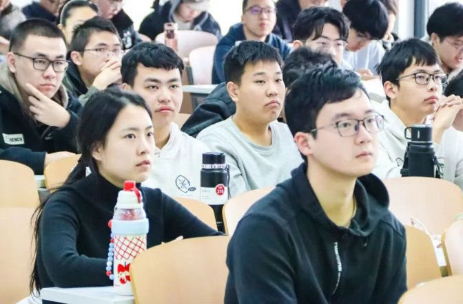 大学物理等课堂的实时上课情况