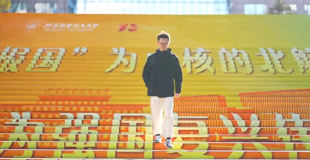 少年时心底萌发出的热爱指引他在求学时