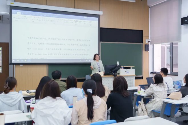 她把灵魂注入文字