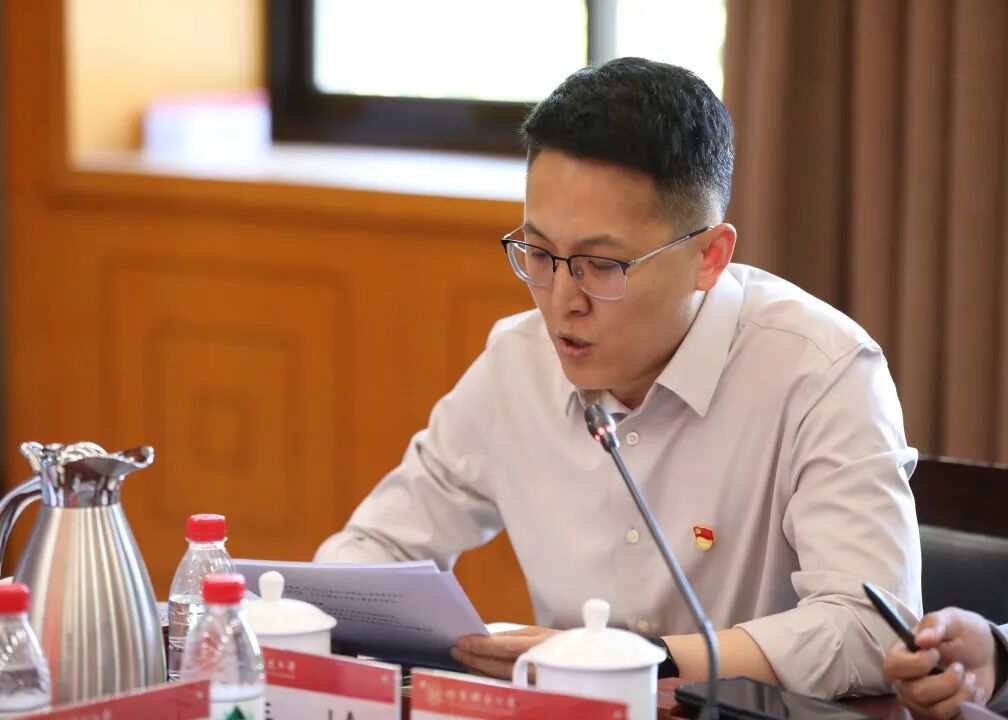 市教委有关负责同志参加座谈会