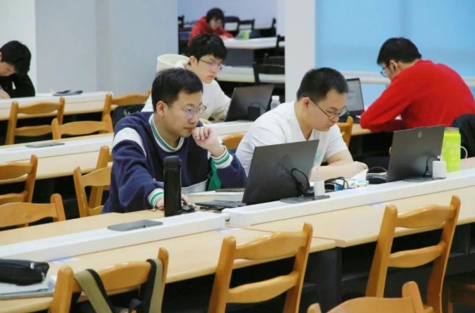 要强化专业基础课建设