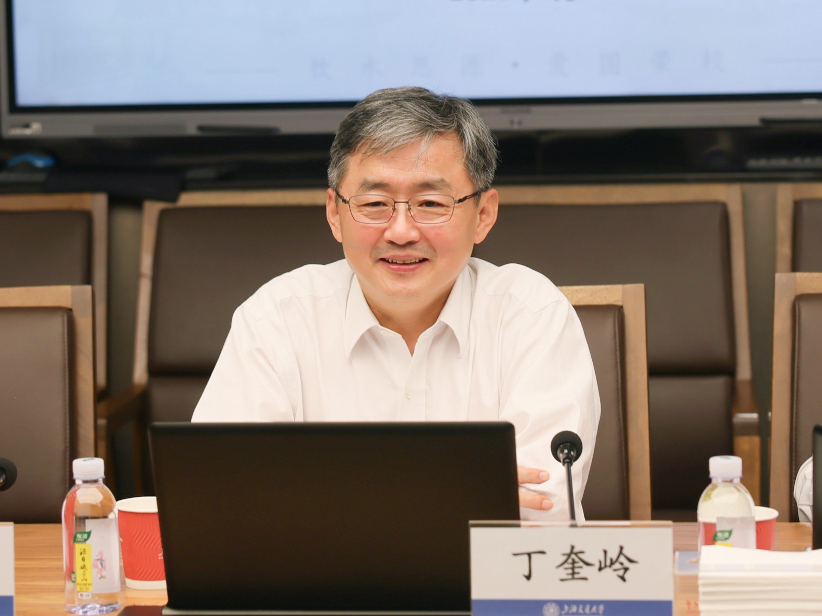 看望在沪校友及在企培养星空web版登
