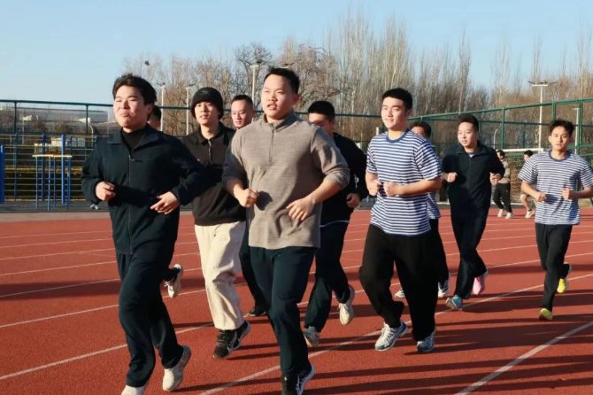 升旗仪式庄严举行