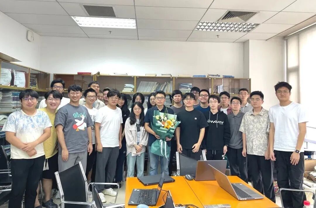 年龄不超过40岁的青年学者