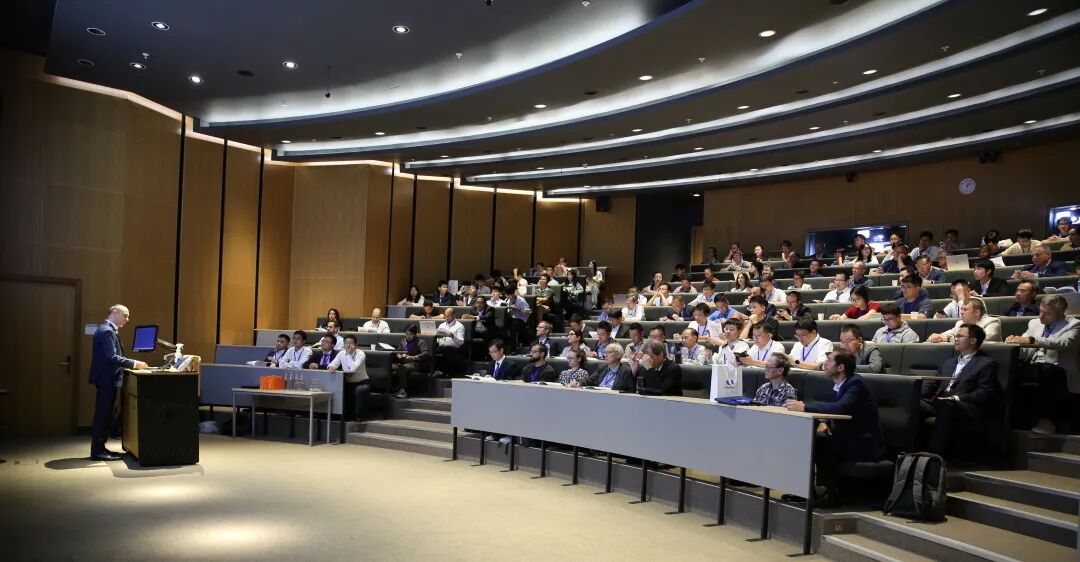 也就是说会议由英国牛津大学