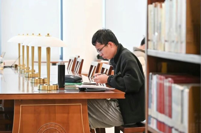 重视思政课程与课程思政在星空onli