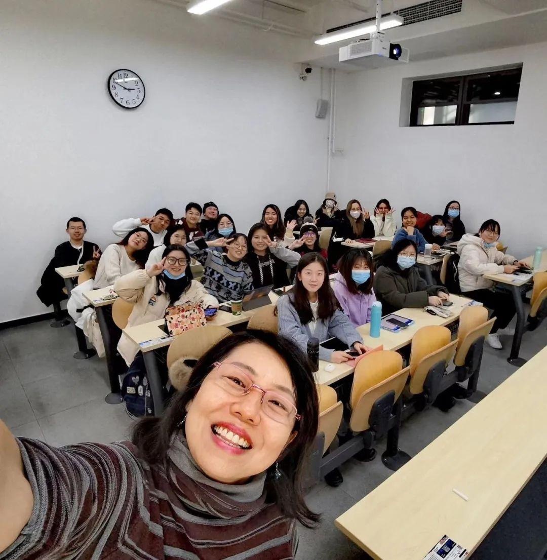 习近平总书记4月25日在中国人民大学