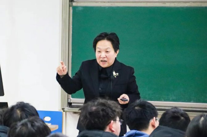 充分发挥数智平台的服务支撑作用