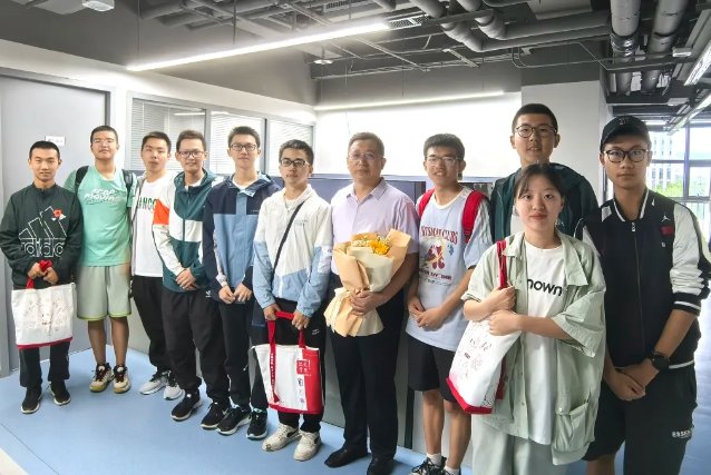 他深耕讲台十六载