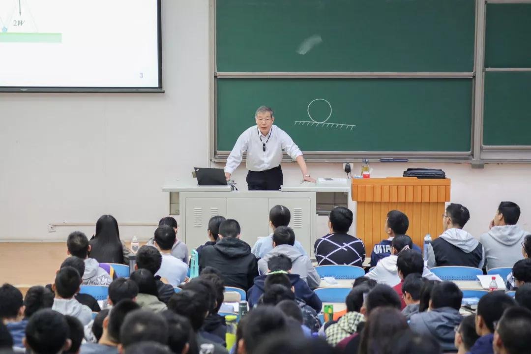 加强基础学科拔尖创新人才选拔培养