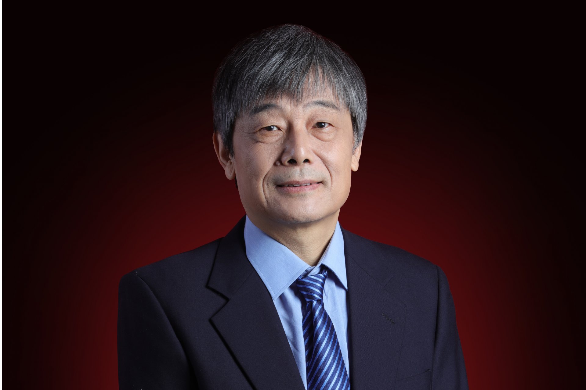 以“立德树人卓越奖”树立从教15年以
